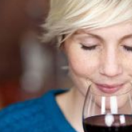 UMA TAÇA POR DIA PODE SALVAR SEU CORAÇÃO? ENTENDA OS RISCOS E BENEFÍCIOS DO VINHO